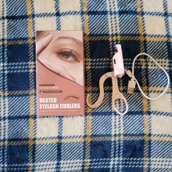 Heated Eyelash Curler - Picture 1 of 1